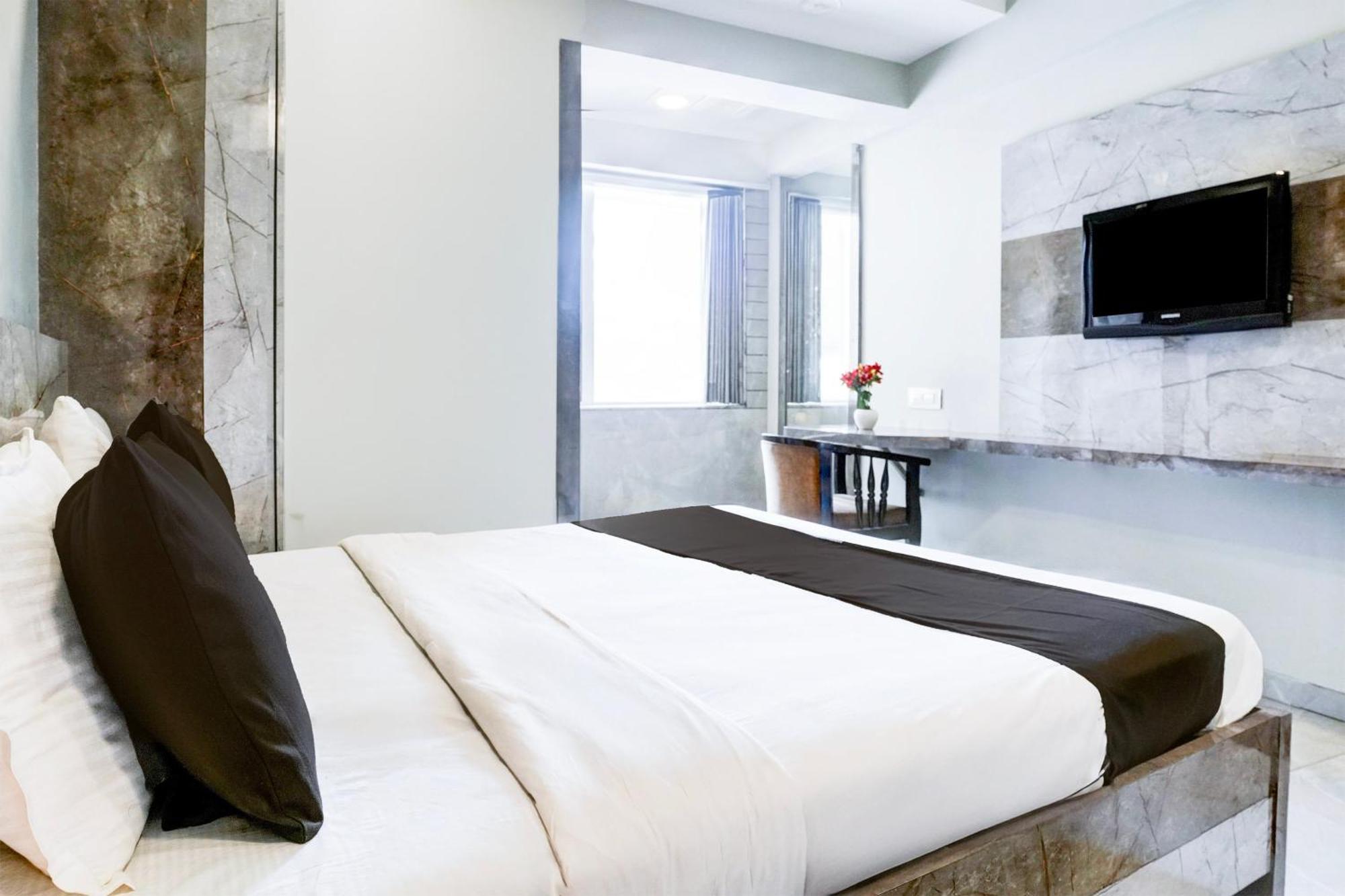 Super Townhouse Oak Vashi Hotel Turambhe Ngoại thất bức ảnh